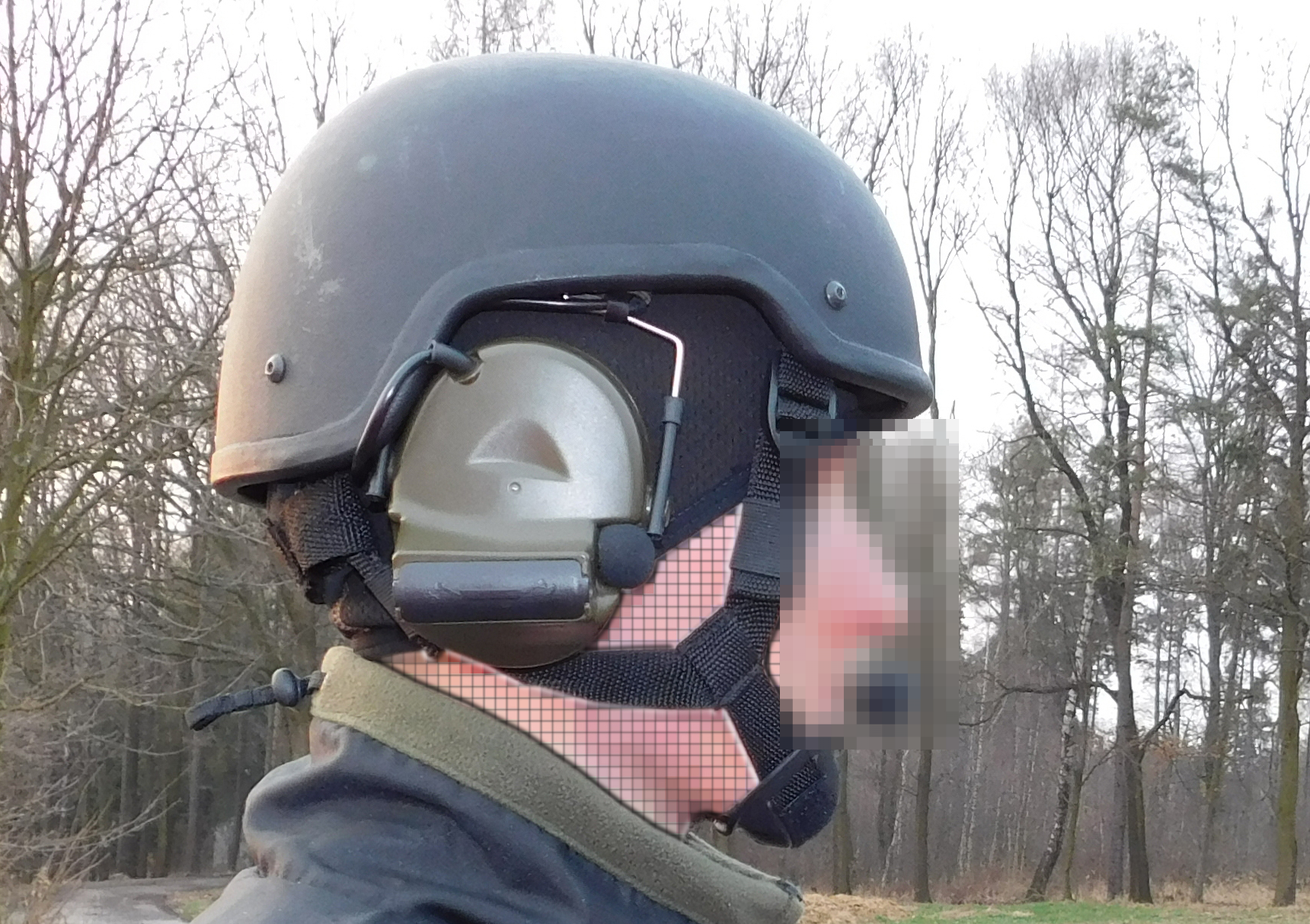 Low-profile čepice Froggear - pod helmou a sluchátky