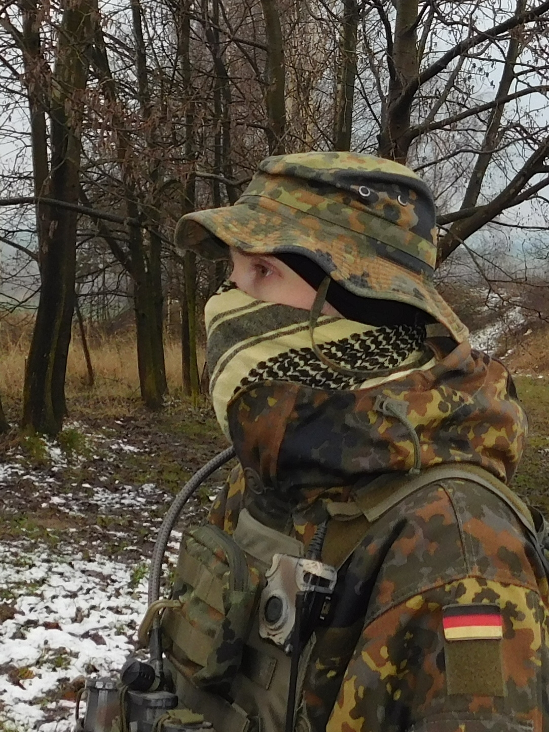 Low-profile čepice Froggear - kombinace s kloboukem