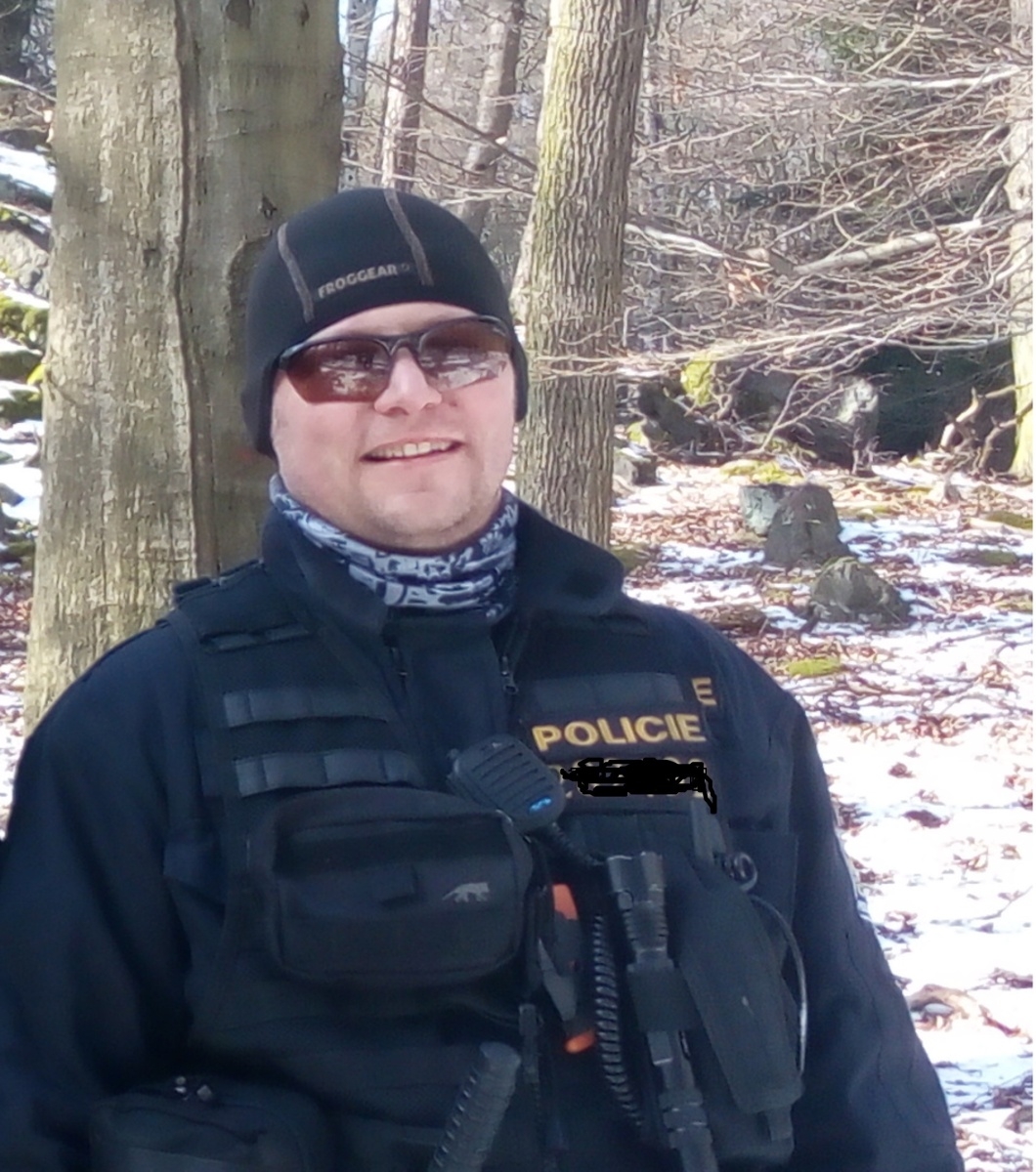 Low-profile čepice Froggear - nasazení při výcviku přežití